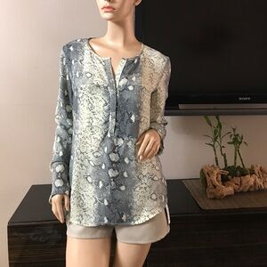 Ark & Co Gray Snake Print Long Sleeve Blouse